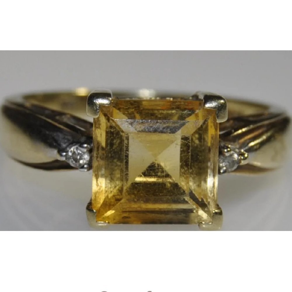 10k Yellow Gold Topaz Ring